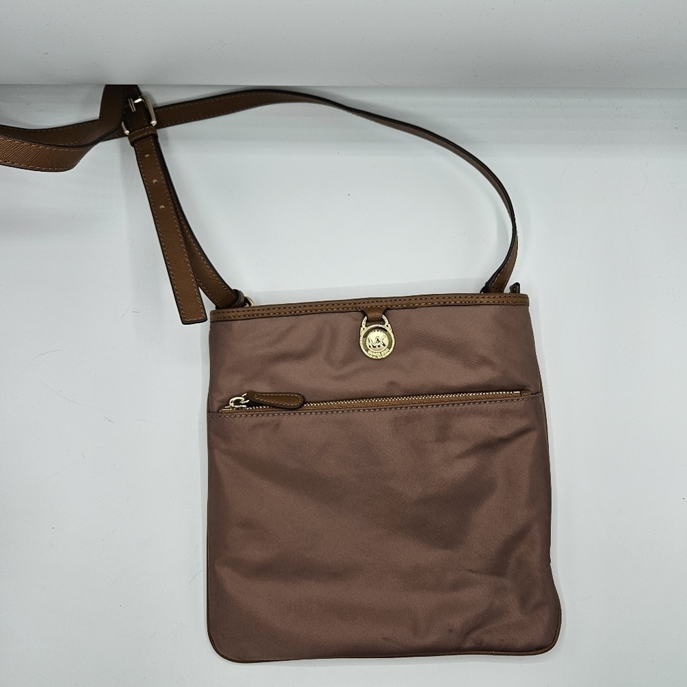 Michael Kors crossbody ba with adjustable straps